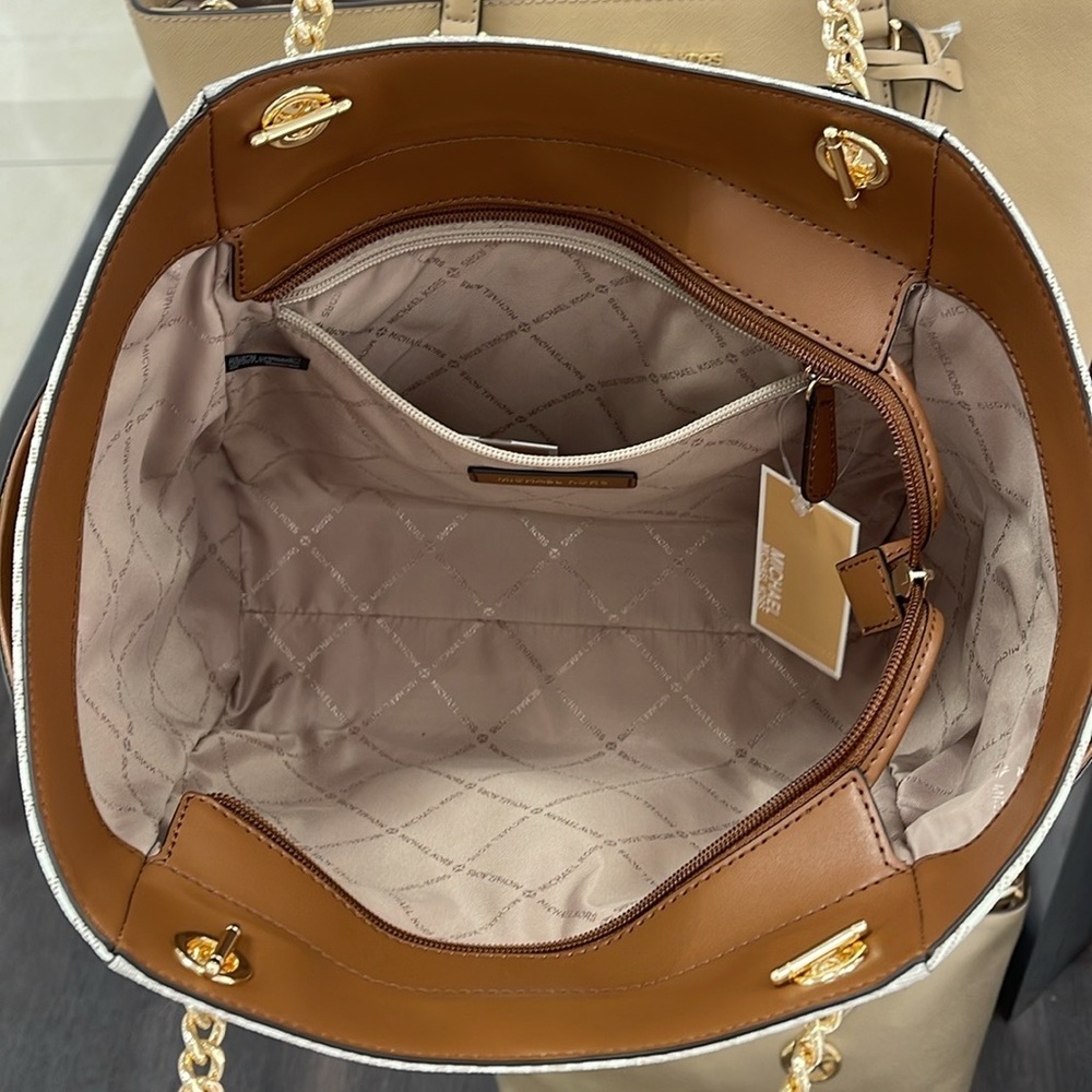 MICHAEL KORS LG CHAIN SHOULDER TOTE VANILLA NWT - Picture 13 of 16